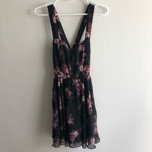 NWOT Tobi Floral Criss Cross Back Dress